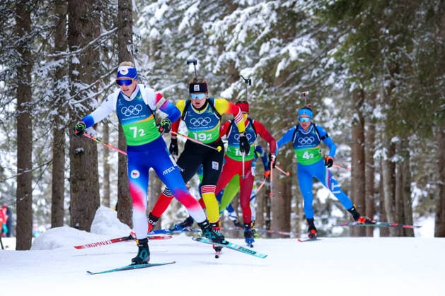 Antholz, Italien 18. Februar 2026: Biathlon Staffel 4 x 6 km Frauen - Olympia 2026 Im Bild: v.li. Lucie Charvatova (CZE) vor Maya Cloetens (BEL) Anterselva Biathlon Arena *** Antholz, Italy 18 February 2026 Biathlon Relay 4 x 6 km Women Olympic Games 2026 In the picture from left Lucie Charvatova CZE in front of Maya Cloetens BEL Anterselva Biathlon Arena Copyright: xFotostandx xHettichx