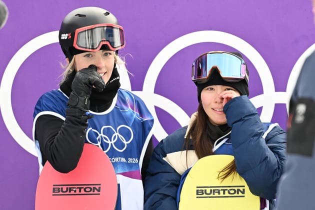 (L-R) Zoi SADOWSKI SYNNOTT (NZL), Mari Fukada (JPN), FEBRUARY 18, 2026 - Snowboarding : Women s Slopestyle Final during the Milano Cortina 2026 Olympic Winter games, Winterspiele,Spiele, Summer games at Livigno Snow Park in Livigno, Italy.  aflo_320389585