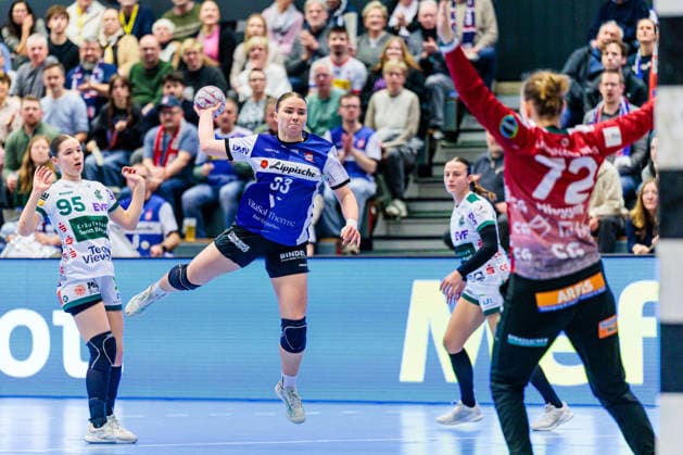 v.l. Lara Daeuble (FRISCH AUF Goeppingen, 95), Elin Magnusdottir (HSG Blomberg-Lippe, 33), Petra Hlogyik (FRISCH AUF Goeppingen, 72) GER, HSG Blomberg-Lippe vs. FRISCH AUF Goeppingen, Handball, 1. Bundesliga Frauen, 18. Spieltag, 18.02.2026 GER, HSG Blomberg-Lippe vs. FRISCH AUF Goeppingen, Handball, 1. Bundesliga Frauen, 18. Spieltag, 18.02.2026 Blomberg Copyright: xEibner-Pressefoto JanxRollingerx EP_JSK