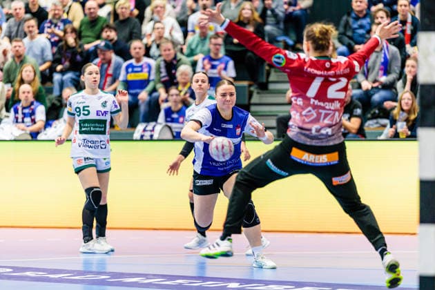 v.l. Lara Daeuble (FRISCH AUF Goeppingen, 95), Gianina Bianco (FRISCH AUF Goeppingen, 09), Elin Magnusdottir (HSG Blomberg-Lippe, 33), Petra Hlogyik (FRISCH AUF Goeppingen, 72) GER, HSG Blomberg-Lippe vs. FRISCH AUF Goeppingen, Handball, 1. Bundesliga Frauen, 18. Spieltag, 18.02.2026 GER, HSG Blomberg-Lippe vs. FRISCH AUF Goeppingen, Handball, 1. Bundesliga Frauen, 18. Spieltag, 18.02.2026 Blomberg Copyright: xEibner-Pressefoto JanxRollingerx EP_JSK