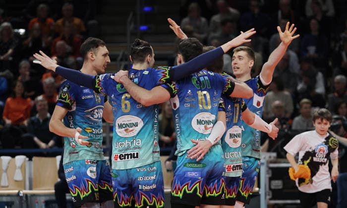 Roberto Russo, Simone Giannelli, Wassim Ben Tara, Oleh Plotnytskyi, Mannschaft Perugia jubelt Freude Emotion Jubel Volleyball CEV Champions League Herren Saison 2025 2026 18.02.2026 BR Volleys Berlin BRV vs. Sir Sicoma Monini Perugia
