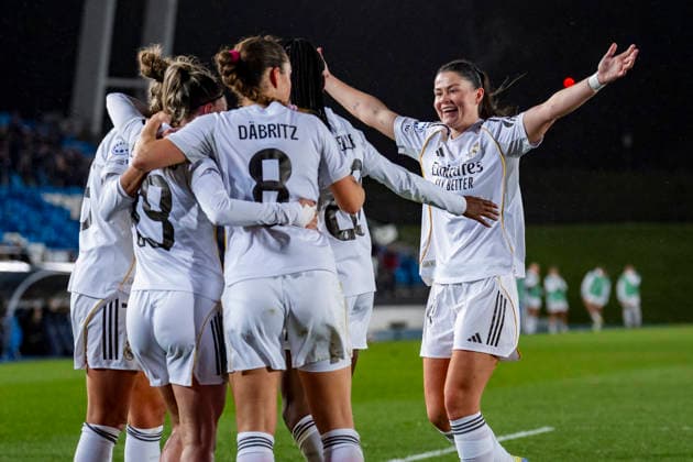 Real Madrid CF v Paris FC - UEFA Women s Champions League 2025 26 KO play-offs Second Leg Real Madrid players (from L to R) Eva Navarro, Sara Dabritz, Maria Mendez celebrates a goal during the UEFA Women s Champions League 2025 26 KO play-offs Second Leg match between Real Madrid C.F. and Paris FC at Estadio Alfredo Di Stefano on February 18, 2026 in Madrid, Spain. Valdebebas Estadio Alfredo Di Stefano Madrid Spain Copyright: xAlbertoxGardinx AGardin_20260218_Foot_WChamp_Real_Madrid_Paris_0083
