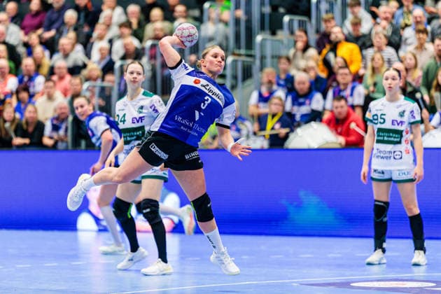 Laura Rueffieux (HSG Blomberg-Lippe, 03) im Torwurf GER, HSG Blomberg-Lippe vs. FRISCH AUF Goeppingen, Handball, 1. Bundesliga Frauen, 18. Spieltag, 18.02.2026 GER, HSG Blomberg-Lippe vs. FRISCH AUF Goeppingen, Handball, 1. Bundesliga Frauen, 18. Spieltag, 18.02.2026 Blomberg Copyright: xEibner-Pressefoto JanxRollingerx EP_JSK