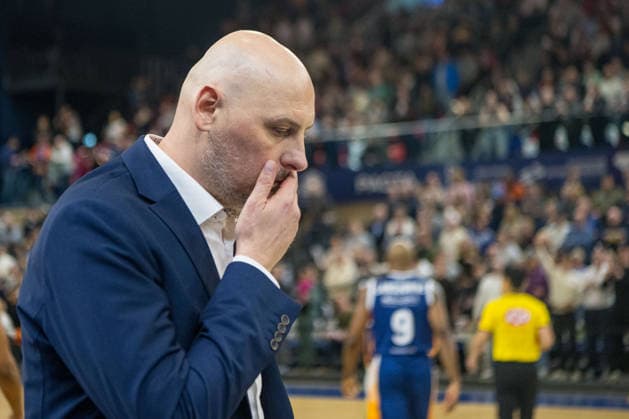 Rostock, Deutschland 18. Februar 2026: 1.BBL - 2025 2026 - Rostock Seawolves vs. Bamberg Baskets Im Bild: Przemyslaw Frasunkiewicz (Rostock Seawolves) unzufrieden auf dem Spielfeld. Copyright: xFotostandx xVoelkerx