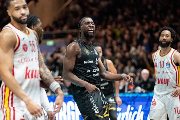Oluwasimisola Shittu (Nr. 45 Basketball Loewen Braunschweig) freudig GER, Basketball Loewen Braunschweig gegen Wuerzburg Baskets, Basketball, easyCredit BBL, Spieltag 21, Spielzeit 2025 26, 18.02.2026 GER, Basketball Loewen Braunschweig gegen Wuerzburg Baskets, Basketball, easyCredit BBL, Spieltag 21, Spielzeit 2025 26, 18.02.2026 Braunschweig Copyright: xEibner-Pressefoto DanielxREINELTx EP_DRT
