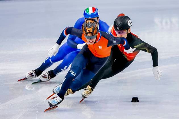 Jens van t Wout of the Netherlands and Shaoang Liu of China Men s 500m Quarterfinals, Milano Cortina 2026 Winter Olympics: Day 12, Short Track Speed skating, Eisschnelllauf - Milano Cortina 2026 Winter Olympics: Day 12, Milano Speed Skating Stadium, February 18, 2026, Milan, Italy.