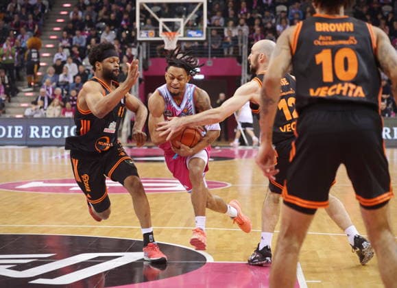Zachery Cooks Telekom Baskets Bonn vs. Rasta Vechta 21. Speiltag - Saison 2025 26