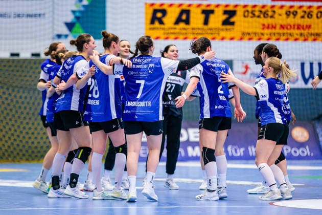 Die Mannschaft von HSG Blomberg-Lippe jubelt freut sich nach 40:22 Sieg GER, HSG Blomberg-Lippe vs. FRISCH AUF Goeppingen, Handball, 1. Bundesliga Frauen, 18. Spieltag, 18.02.2026 GER, HSG Blomberg-Lippe vs. FRISCH AUF Goeppingen, Handball, 1. Bundesliga Frauen, 18. Spieltag, 18.02.2026 Blomberg Copyright: xEibner-Pressefoto JanxRollingerx EP_JSK