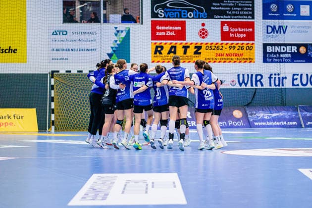 Die Mannschaft von HSG Blomberg-Lippe jubelt freut sich nach 40:22 Sieg GER, HSG Blomberg-Lippe vs. FRISCH AUF Goeppingen, Handball, 1. Bundesliga Frauen, 18. Spieltag, 18.02.2026 GER, HSG Blomberg-Lippe vs. FRISCH AUF Goeppingen, Handball, 1. Bundesliga Frauen, 18. Spieltag, 18.02.2026 Blomberg Copyright: xEibner-Pressefoto JanxRollingerx EP_JSK