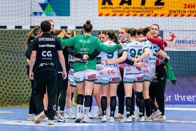 Die Mannschaft von FRISCH AUF Goeppingen ist enttaeuscht traurig nach 40:22 Niederlage GER, HSG Blomberg-Lippe vs. FRISCH AUF Goeppingen, Handball, 1. Bundesliga Frauen, 18. Spieltag, 18.02.2026 GER, HSG Blomberg-Lippe vs. FRISCH AUF Goeppingen, Handball, 1. Bundesliga Frauen, 18. Spieltag, 18.02.2026 Blomberg Copyright: xEibner-Pressefoto JanxRollingerx EP_JSK