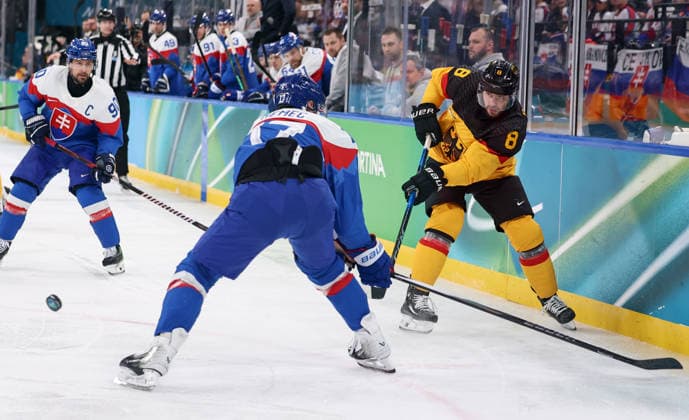 (260218) -- MILAN, Feb. 18, 2026 -- Tobias Rieder (R) of Germany shoots during the Ice hockey, Eishockey men s play-offs quarterfinal between the Slovakia and Germany at the Milan-Cortina 2026 Olympic Winter games, Winterspiele,Spiele, Summer games in Milan, Italy, Feb. 18, 2026. ) (MICO2026)ITALY-MILAN-OLYMPIC WINTER GAMES-ICE HOCKEY-MEN-PLAY-OFFS QUARTERFINALS-SVK VS GER WangxKaiyan 