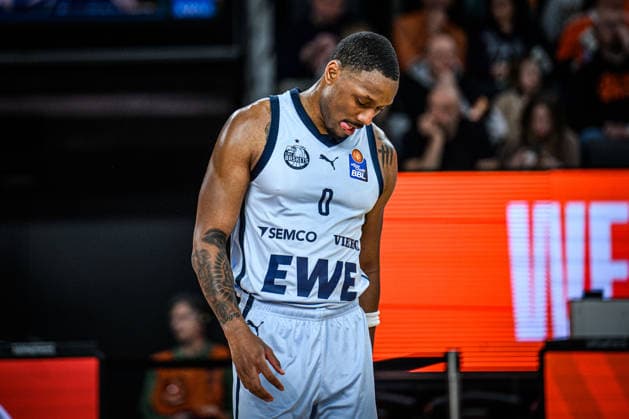 Neu Ulm, Deutschland, 18.02.26: Kyle Lofton (EWE Baskets Oldenburg) enttaeusscht waehrend des Basketball Bundesliga Spiels zwischen ratiopharm ulm vs EWE Baskets Oldenburg in der ratiopharm Arena am 18. Februar 2026 in Neu Ulm, Deutschland. (Foto von Harry Langer DeFodi Images) ratiopharm Arena, Germany, 18.02.26: Kyle Lofton (EWE Baskets Oldenburg) looks dejected during the Basketball Bundesliga match between ratiopharm ulm vs EWE Baskets Oldenburg at Neu Ulm on February 18, 2026 in ratiopharm Arena, Germany. (Photo by Harry Langer DeFodi Images) (Photo by Harry Langer DeFodi Images) -