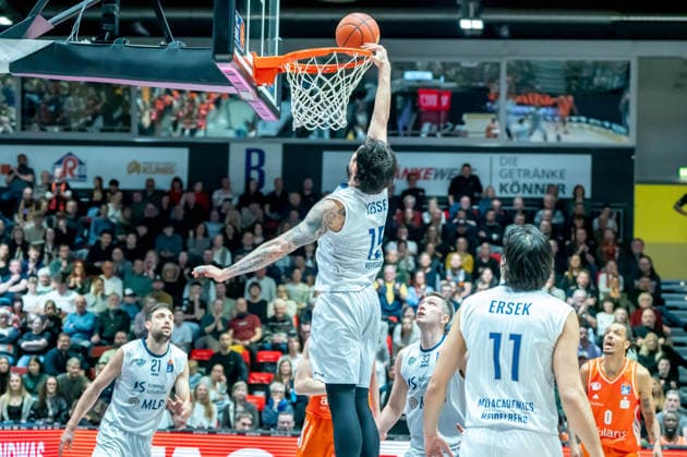 Chemnitz, Deutschland 18. Februar 2026: 1.BBL - 2025 2026 - Niners Chemnitz vs. MLP Academics Heidelberg Im Bild: Marcel Keßen (MLP) mit einem Rebound Copyright: xFotostandx xNachtigallx