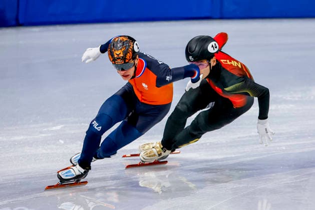 Milano Cortina 2026 Winter Olympics, Short Track Speed skating, Eisschnelllauf Italy Jens van t Wout of the Netherlands and Shaoang Liu of China competing on the Short Track Speed Skating Men s 500m Quarterfinals on Day 12 of the Milano Cortina 2026 Winter Olympics at the Milano Speed Skating Stadium in Milan, Italy, February 18, 2026. Milan Italy  Copyright: xMatrixxImagesx xHenkxJanxDijksx