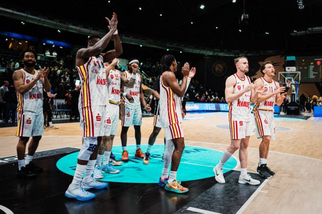Easycredit BBL: Basketball Braunschweig Löwen - Fitness First Würzburger Baskets, 18.02.26 Fitness First Würzburger Baskets feiert den Sieg; Easycredit BBL: Basketball Braunschweig Löwen vs. Fitness First Würzburger Baskets am 18.02.2026 in der Volkswagen Halle, Braunschweig Copyright: xBEAUTIFULxSPORTS Tonhäuserx