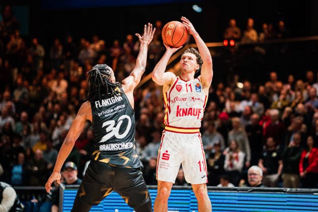 Easycredit BBL: Basketball Braunschweig Löwen - Fitness First Würzburger Baskets, 18.02.26 Braian Ivey (Würzburg Baskets, 11) wirft; Easycredit BBL: Basketball Braunschweig Löwen vs. Fitness First Würzburger Baskets am 18.02.2026 in der Volkswagen Halle, Braunschweig Copyright: xBEAUTIFULxSPORTS Tonhäuserx