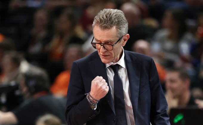 Trainer Engel Lorenzetti feuert an Aktion Oberkörper Volleyball CEV Champions League Herren Saison 2025 2026 18.02.2026 BR Volleys Berlin BRV vs. Sir Sicoma Monini Perugia