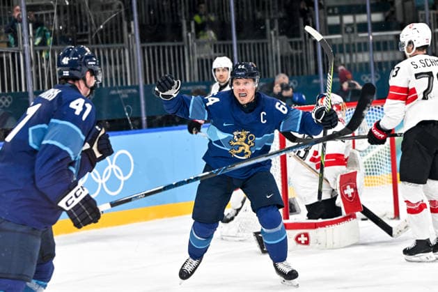 18 02 2026, Milano, Rho Ice hockey, Eishockey Arena, Winter Olympics: Finland - Switzerland (Ice Hockey), Mikael Granlund of Finland (R) and Miro Heiskanen of Finland (L) celebrate a goal Milano Rho Ice Hockey Arena Lombardy Italy *** 18 02 2026, Milano, Rho Ice Hockey Arena, Winter Olympics Finland Switzerland Ice Hockey , Mikael Granlund of Finland R and Miro Heiskanen of Finland L celebrate a goal Milano Rho Ice Hockey Arena Lombardy Italy Copyright: xJustPictures.ch AndreaxBrancax jp-en-AnBr-AB-AAB_690718022026