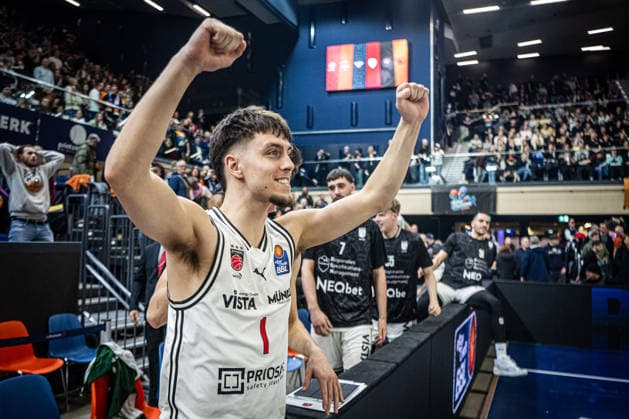 Rostock, Deutschland 18. Februar 2026: 1.BBL - 2025 2026 - Rostock Seawolves vs. Bamberg Baskets Im Bild: Zachary Ensminger (Bamberg Baskets) freut sich über den Sieg Copyright: xFotostandx xVoelkerx