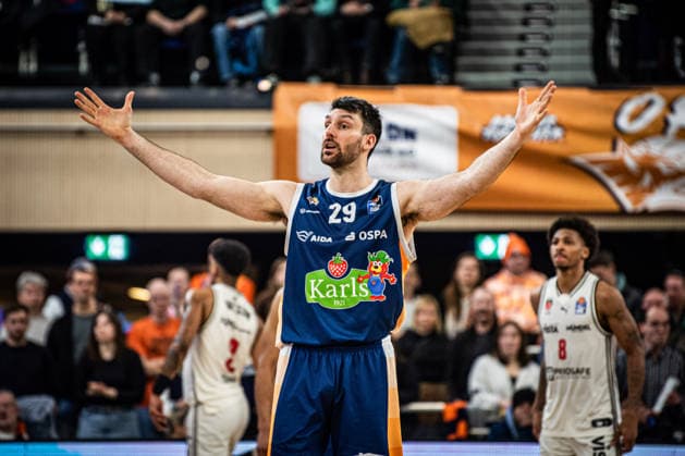 Rostock, Deutschland 18. Februar 2026: 1.BBL - 2025 2026 - Rostock Seawolves vs. Bamberg Baskets Im Bild: Owen Klassen (Rostock Seawolves) gestikuliert auf dem Spielfeld. Copyright: xFotostandx xVoelkerx