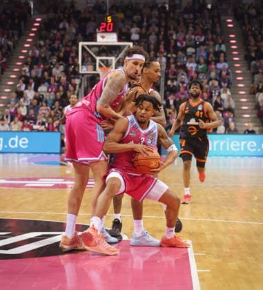 Zachery Cooks, Michael Kessens Telekom Baskets Bonn vs. Rasta Vechta 21. Speiltag - Saison 2025 26