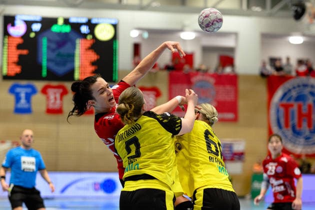 Jana Scheib (Thueringer HC, 20) gegen Lisa Antl (Borussia Dortmund, 09) und Dana Bleckmann (Borussia Dortmund, 66) GER, Thueringer HC gegen Borussia Dortmund , Handball, Alsco Handball Bundesliga Frauen, 18. Spieltag, Saison 2025 2026, 18.02.2026 GER, Thueringer HC gegen Borussia Dortmund , Handball, Alsco Handball Bundesliga Frauen, 18. Spieltag, Saison 2025 2026, 18.02.2026 Bad Langensalza Copyright: xEibner-Pressefoto MartinxHerbstx EP_MHT