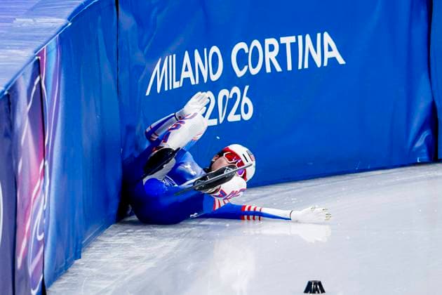 crash Eunice Lee of United States of America Women s 3000m Relay Finals, Milano Cortina 2026 Winter Olympics: Day 12, Short Track Speed skating, Eisschnelllauf - Milano Cortina 2026 Winter Olympics: Day 12, Milano Speed Skating Stadium, February 18, 2026, Milan, Italy.