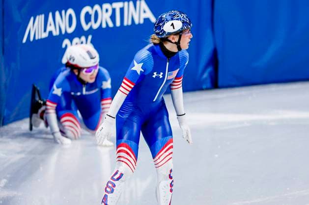 crash Eunice Lee of United States of America and Kristen Santos-Griswold of United States of America looks on while Women s 3000m Relay Finals, Milano Cortina 2026 Winter Olympics: Day 12, Short Track Speed skating, Eisschnelllauf - Milano Cortina 2026 Winter Olympics: Day 12, Milano Speed Skating Stadium, February 18, 2026, Milan, Italy.
