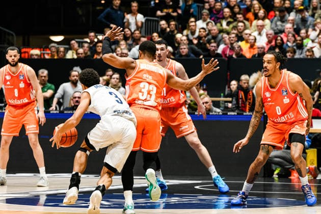 easyCredit Basketball Bundesliga, 21. Spieltag, Niners Chemnitz -MLP Academics Heidelberg 18.02.2026 ab 20.00 Uhr Chemnitz, Chemnitz Arena Im Foto:Kevin McClain(3) Eric Washington(33) easyCredit Basketball Bundesliga, 21. Spieltag, Niners Chemnitz -MLP Academics Heidelberg Leipzig Sachsen Deutschland Copyright: xEHLxMedia MichelxKöhlerx 20261802-Niners-Heidelberg_025