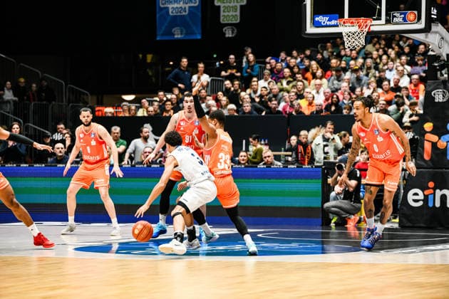 easyCredit Basketball Bundesliga, 21. Spieltag, Niners Chemnitz -MLP Academics Heidelberg 18.02.2026 ab 20.00 Uhr Chemnitz, Chemnitz Arena Im Foto:Kevin McClain(3) Eric Washington(33) easyCredit Basketball Bundesliga, 21. Spieltag, Niners Chemnitz -MLP Academics Heidelberg Leipzig Sachsen Deutschland Copyright: xEHLxMedia MichelxKöhlerx 20261802-Niners-Heidelberg_026