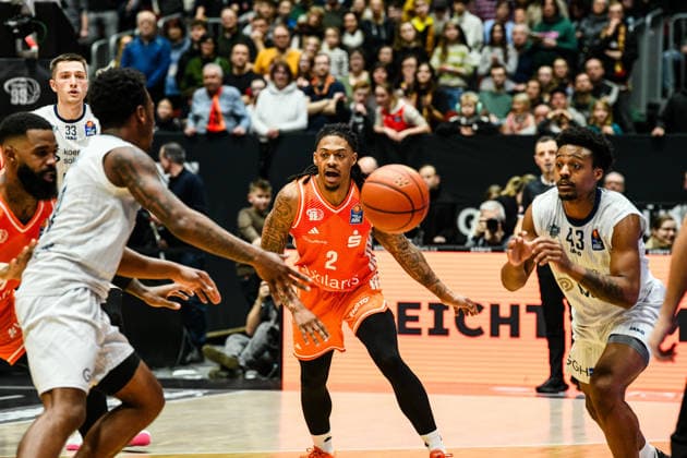 easyCredit Basketball Bundesliga, 21. Spieltag, Niners Chemnitz -MLP Academics Heidelberg 18.02.2026 ab 20.00 Uhr Chemnitz, Chemnitz Arena Im Foto: Nike Sibande(2), Eric Reed Jr.(43) easyCredit Basketball Bundesliga, 21. Spieltag, Niners Chemnitz -MLP Academics Heidelberg Leipzig Sachsen Deutschland Copyright: xEHLxMedia MichelxKöhlerx 20261802-Niners-Heidelberg_035