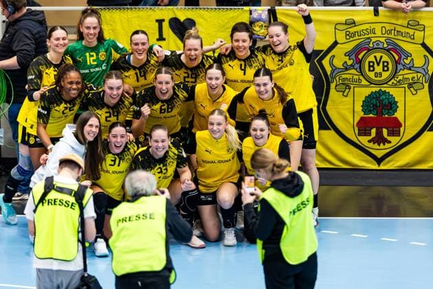 18.02.2026, GER, Handball, Frauen, Saison 2025 2026, Alsco 1.Bl, 18.Spieltag, Thueringer HC - BVB 09 Borussia Dortmund der BVB 09 Borussia Dortmund gewinnt das Auswärtsspiel beim Thueringer HC 99947 Bad Langensalza Salza Halle Sporthalle Mehrz Thüringen Deutschland