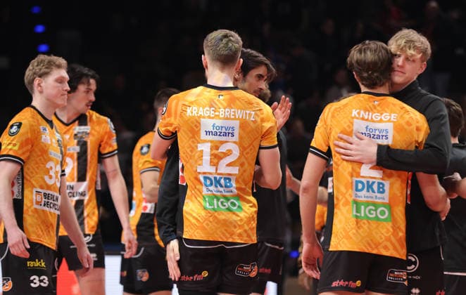 BR Volleys Mannschaft enttäuscht nach Spielende Enttäuschung Volleyball CEV Champions League Herren Saison 2025 2026 18.02.2026 BR Volleys Berlin BRV vs. Sir Sicoma Monini Perugia