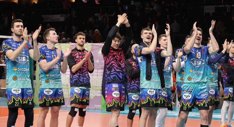 Mannschaft Perugia jubelt nach Spielende Freude Emotion Jubel Volleyball CEV Champions League Herren Saison 2025 2026 18.02.2026 BR Volleys Berlin BRV vs. Sir Sicoma Monini Perugia