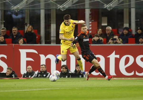 Davide Bartesaghi of AC Milan during the Italian Serie A, 2025 2026 season, football match between AC Milan and Como 1907 on 18 February 2026 at â?? Giuseppe Meazza Stadium, San Siro, Milan, Italy. Photo Nderim Kaceli  Copyright: xNderimxKaceli IPAxSportx xipa-agency.netx xx IPA_71701212 IPA_Agency_IPA71701212