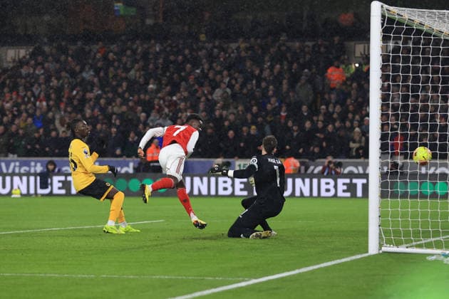 Football - Premier League - Wolverhampton Wanderers v Arsenal 18th February 2026 - Premier League - Wolverhampton Wanderers v Arsenal - Bukayo Saka of Arsenal scores the opening goal - Photo: Simon Stacpoole Offside. Wolverhampton UK Copyright: xSimonxStacpoolexOffside