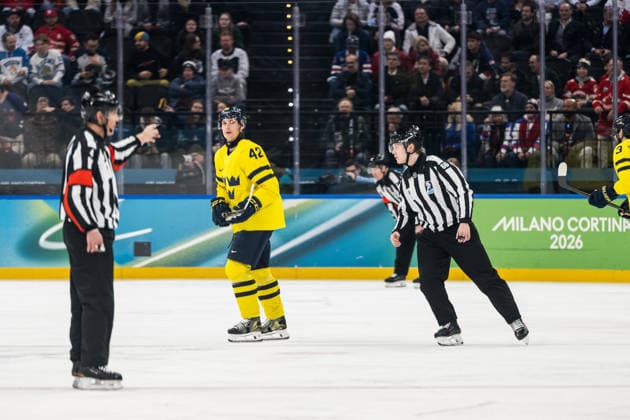 260218 Gustav Forsling of Sweden receives a penalty in the men s Ice hockey, Eishockey quarterfinal between USA and Sweden during day 12 of the 2026 Winter Olympics on February 18, 2026 in Milan. Photo: Carl Sandin BILDBYRAN kod CS EW0641 ishockey ice hockey Olympic Games, Olympische Spiele, Olympia, OS olympics winter olympics os ol olympiska spel vinter-os olympiske leker milano cortina 2026 milan cortina 2026 milano cortina 2026 olympic games milano cortina 2026 winter olympic games milano cortina-os milano cortina-ol vinter-ol 12 bbeng sverige sweden usa quarterfinal kvartsfinal *** 260218 Gustav Forsling of Sweden receives a penalty in the men s ice hockey quarterfinal between USA and Sweden during day 12 of the 2026 Winter Olympics on February 18, 2026 in Milan Photo Carl Sandin BILDBYRAN code CS EW0641 ice hockey ice hockey olympic games olympics winter olympics os ol olympiska spel vinter os olympiske leker milano cortina 2026 milan cortina 2026 milano cortina 2026 olympic games milano cortina 2026 winter olympic games milano cortina os milano cortina ol vinter ol 12 bbeng sverige sweden usa quarterfinal kvartfinal  Copyright: CARLxSANDIN BB260218CS022