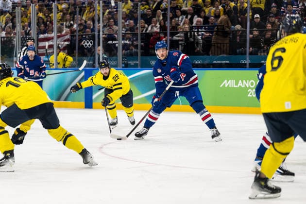 260218 Elias Lindholm of Sweden and Jack Eichel of USA in the men s Ice hockey, Eishockey quarterfinal between USA and Sweden during day 12 of the 2026 Winter Olympics on February 18, 2026 in Milan. Photo: Emma Wallskog BILDBYRAN kod EW EW0641 ishockey ice hockey Olympic Games, Olympische Spiele, Olympia, OS olympics winter olympics os ol olympiska spel vinter-os olympiske leker milano cortina 2026 milan cortina 2026 milano cortina 2026 olympic games milano cortina 2026 winter olympic games milano cortina-os milano cortina-ol vinter-ol 12 bbeng sverige sweden usa quarterfinal kvartsfinal *** 260218 Elias Lindholm of Sweden and Jack Eichel of USA in the men s ice hockey quarterfinal between USA and Sweden during day 12 of the 2026 Winter Olympics on February 18, 2026 in Milan Photo Emma Wallskog BILDBYRAN kod EW EW0641 ishockey ice hockey olympic games olympics winter olympics os ol olympiska spel vinter os olympiske leker milano cortina 2026 milan cortina 2026 milano cortina 2026 olympic games milano cortina 2026 winter olympic games milano cortina os milano cortina ol vinter ol 12 bbeng sverige sweden usa quarterfinal kvartfinal  Copyright: EMMAxWALLSKOG BB260218EW051