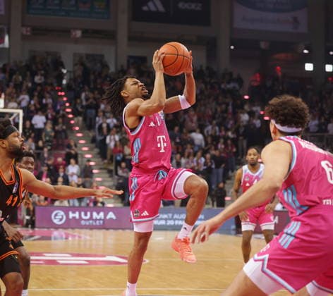 Zachery Cooks Telekom Baskets Bonn vs. Rasta Vechta 21. Speiltag - Saison 2025 26