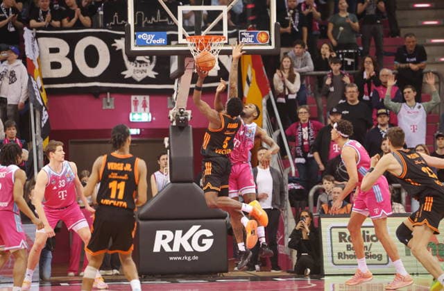 Block: Jeff Garrett Telekom Baskets Bonn vs. Rasta Vechta 21. Speiltag - Saison 2025 26
