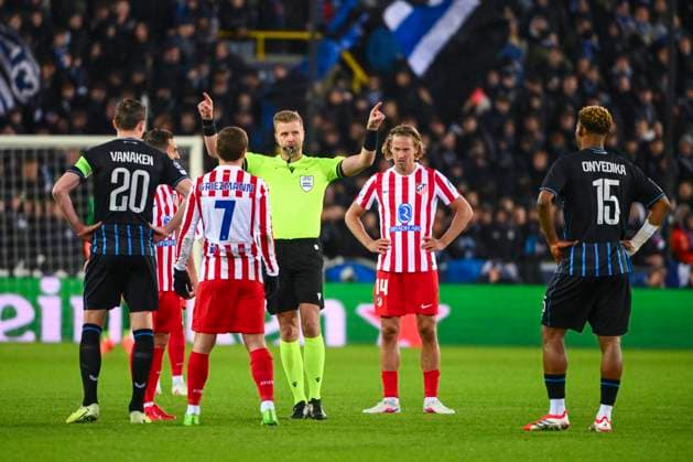 Club Brugge v Atletico de Madrid - UEFA Champions League BRUGGE, BELGIUM - FEBRUARY 18 : Referee during the UEFA Champions League 2025 26 knockout phase play-off match first leg between Club Brugge and Atletico de Madrid on February 18, 2026 in Brugge, Belgium, 18 02 2026 Brugge Belgium  Copyright: xVincentxKalutx