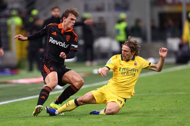 Luka Modric (Ac Milan) und Nico Paz (Como 1907) battle for the ball, Serie A, AC Milan v Como 1907, Giuseppe Meazza, February 18, 2026, Milan, Italy.