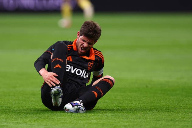 Sergi Roberto (Como 1907) lies on the ground, Serie A, AC Milan v Como 1907, Giuseppe Meazza, February 18, 2026, Milan, Italy.