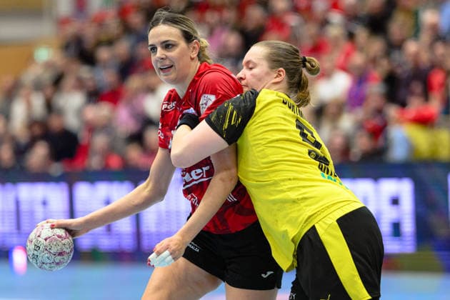 Kein durchkommen fuer Anika Niederwieser (Thueringer HC, 14) bei Lisa Antl (Borussia Dortmund, 09). GER, Thueringer HC gegen Borussia Dortmund , Handball, Alsco Handball Bundesliga Frauen, 18. Spieltag, Saison 2025 2026, 18.02.2026 GER, Thueringer HC gegen Borussia Dortmund , Handball, Alsco Handball Bundesliga Frauen, 18. Spieltag, Saison 2025 2026, 18.02.2026 Bad Langensalza Copyright: xEibner-Pressefoto MartinxHerbstx EP_MHT
