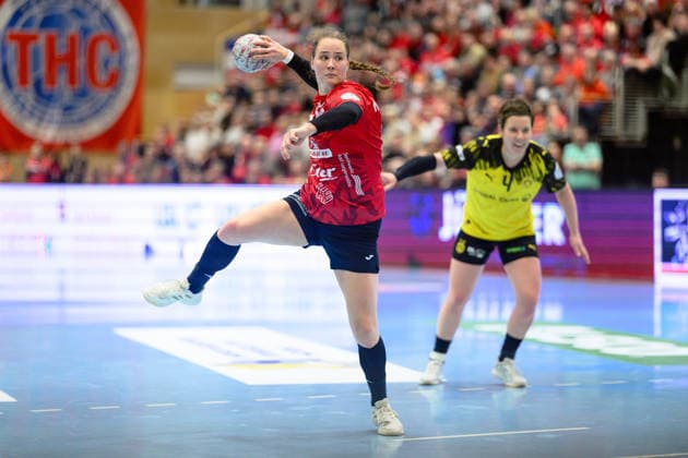 Csenge Kuczora (Thueringer HC, 59) muss fuer Johanna Reichert (Thueringer HC, 29) die 7m uebernehemen. GER, Thueringer HC gegen Borussia Dortmund , Handball, Alsco Handball Bundesliga Frauen, 18. Spieltag, Saison 2025 2026, 18.02.2026 GER, Thueringer HC gegen Borussia Dortmund , Handball, Alsco Handball Bundesliga Frauen, 18. Spieltag, Saison 2025 2026, 18.02.2026 Bad Langensalza Copyright: xEibner-Pressefoto MartinxHerbstx EP_MHT