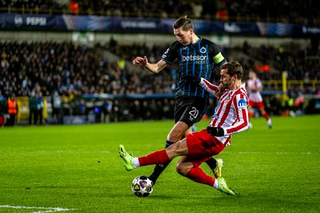 Club Brugge midfielder Hans Vanaken, Atletico de Madrid forwarder Antoine Griezmann, during the match Club Brugge KV vs Atletico de Madrid at the Jan Breydelstadion for the Champions League - KO play-offs - 1st leg season 2025-2026 in BRUGGE, Belgium on 18 february 2026. (Photo by Stefan Koops EYE4IMAGES DeFodi Images) -