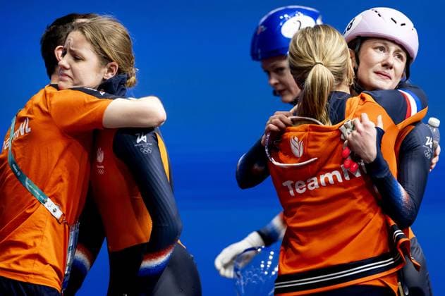 MILAN Michelle Velzeboer, Xandra Velzeboer, and ZoÃ« Deltrap during the 3000-meter relay final in the short track Speed skating, Eisschnelllauf event at the Milan Ice Skating Area at the Milan Winter Olympics. SEM VAN DER WAL ANP xVIxANPxSportx xxANPxIVx 551119814 originalFilename: 551119814.jpg