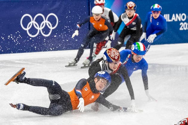 Short Track Speed skating, Eisschnelllauf - Milano Cortina 2026 Winter Olympics: Day 12 Shaoang Liu of Team People s Republic of China crashes behind Teun Boer of Team Netherlands during the semifinals of the Short Track Speed Skating Men s 500m on day twelve of the Milano Cortina 2026 Winter Olympic Games, Olympische Spiele, Olympia, OS at Milano Ice Skating Arena on February 18, 2026 in Milan, Italy. Milano Italy  Copyright: xAndrzejxIwanczukx originalFilename:iwanczuk-shorttra260218_npHWP.jpg