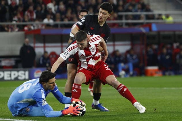 UEFA Champions League - Olympiacos FC vs Bayer 04 Leverkusen - Kostas Tzolakis goalkeeper of Olympiacos FC in action during the UEFA Champions League Play-Offs 1st leg soccer match between Olympiacos FC and Bayer 04 Leverkusen in Georgios Karaiskakis Stadium, Piraeus, Greece, on 18 February 2026. IMAGO ONE INCH PRODUCTIONS PIRAEUS GREECE Copyright: xONExINCHxPRODUCTIONSx 6859831