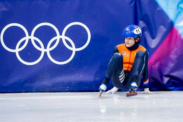 crash Michelle Velzeboer of the Netherlands Women s 3000m Relay Finals, Milano Cortina 2026 Winter Olympics: Day 12, Short Track Speed skating, Eisschnelllauf - Milano Cortina 2026 Winter Olympics: Day 12, Milano Speed Skating Stadium, February 18, 2026, Milan, Italy.